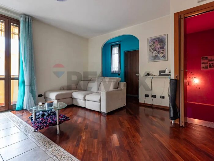 Appartamento trilocale in vendita in Via Abruzzo, Castano Primo