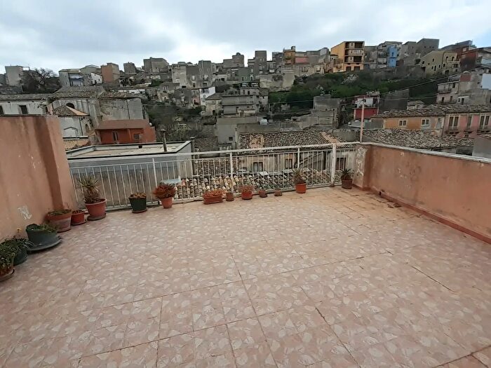 Casa con 8 locali in vendita in Via Calendoli, Palazzolo Acreide