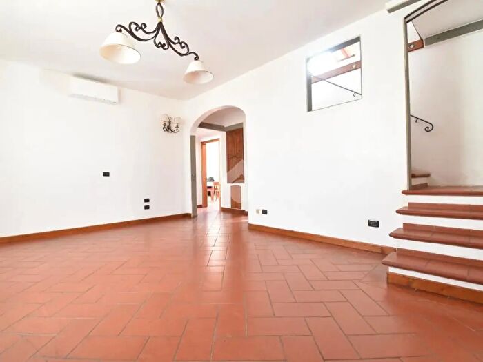 Appartamento con 7 locali in affitto in Via di Ripoli, Firenze