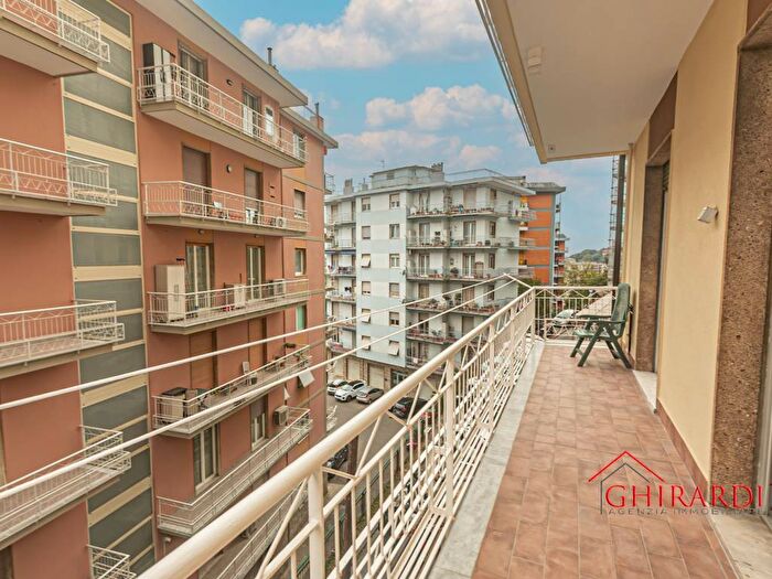 Appartamento trilocale in affitto in Via Samo, Sestri Ponente, Genova