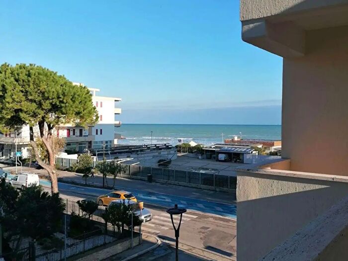 Appartamento trilocale in affitto in Via Bari, Silvi