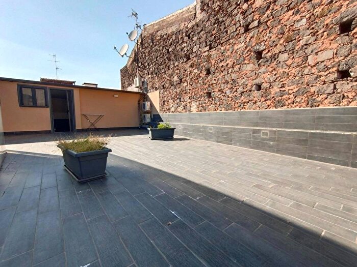 Appartamento trilocale in affitto in Via Cavaliere, Province Veneto, Catania