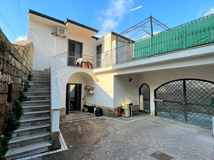 Appartamento trilocale in affitto in Vicolo Giuseppe Rossi, San Clemente, Caserta