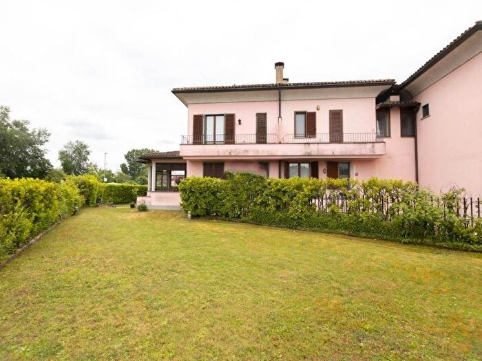 Casa con 5 locali in affitto in Zona Rurale, Basiglio