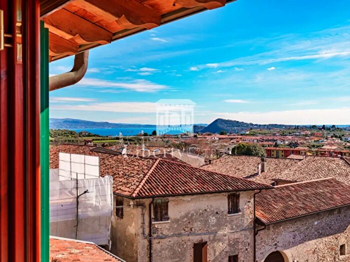 Appartamento trilocale in vendita in Via Paolo VI, Puegnago Sul Garda