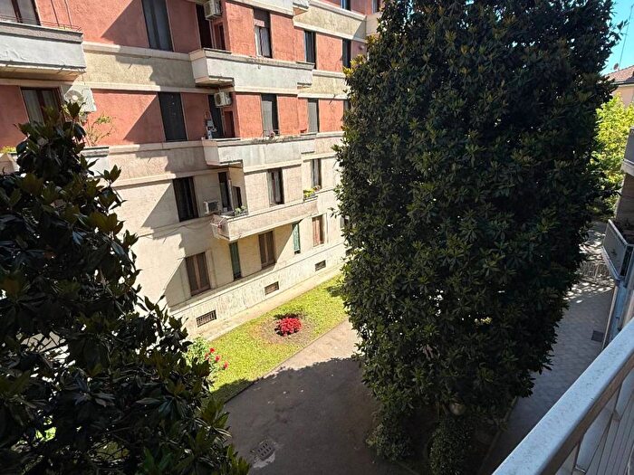 Appartamento trilocale in affitto in Via Carlo Ravizza, Amendola Buonarroti, Milano