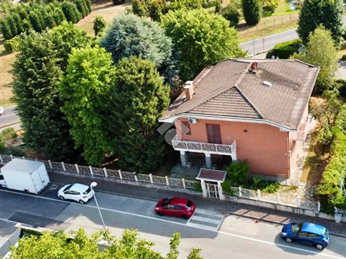 Casa con 12 locali in vendita in Via Vitozzi, Vinovo