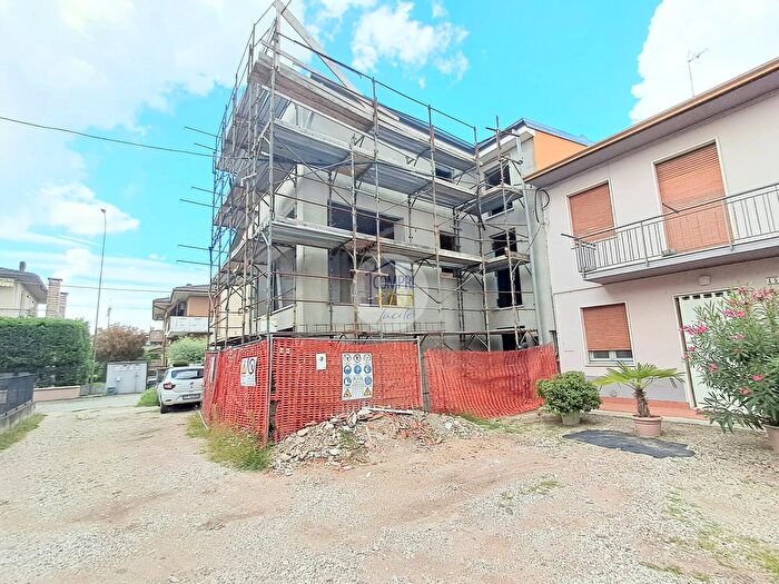 Casa quadrilocale in vendita in Via Dolomiti, Buttapietra