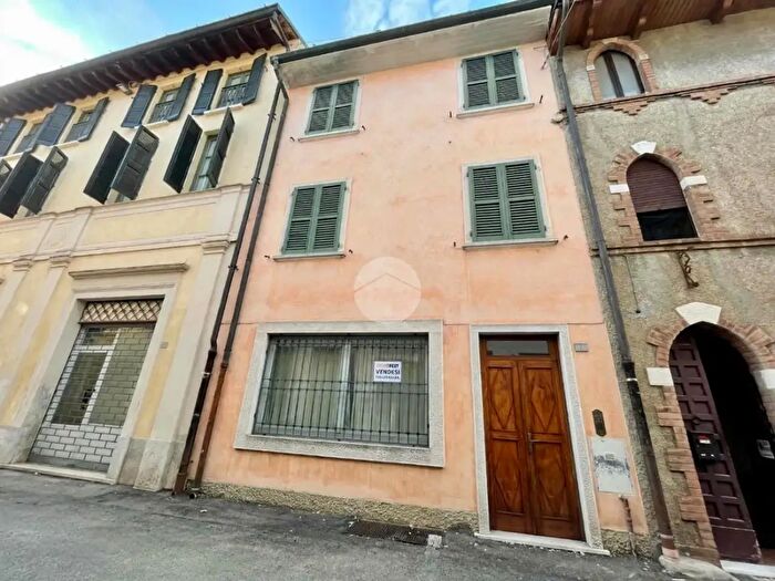 Casa quadrilocale in vendita in Via Pier Maria Bagnadore, Orzinuovi