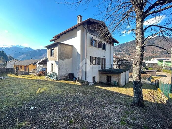 Casa con 6 locali in vendita in Via Tersadia, Paluzza