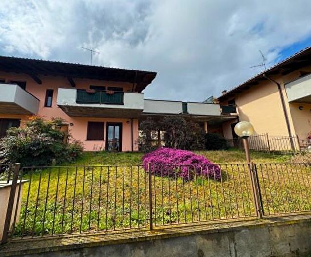 Appartamento trilocale in vendita in Via dei Pioppi, Godiasco Salice Terme