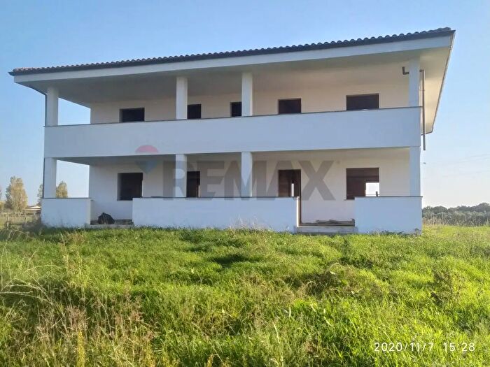 Casa con 8 locali in vendita in Via Apriliana a, Aprilia