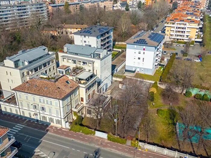 Appartamento quadrilocale in vendita in Via Volturno, Parma