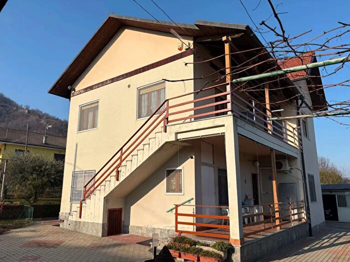 Casa con 8 locali in vendita in Via ai Monti, Cumiana