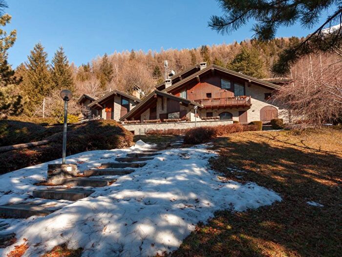 Appartamento con 5 locali in affitto in Route de Verrand, Verrand, Prèsaintdidier