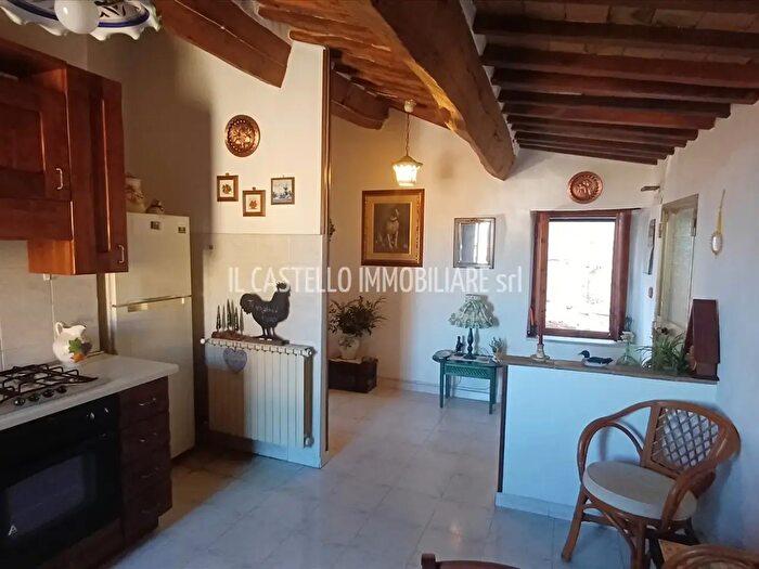 Appartamento trilocale in vendita in Via dei Fiori, Sarteano