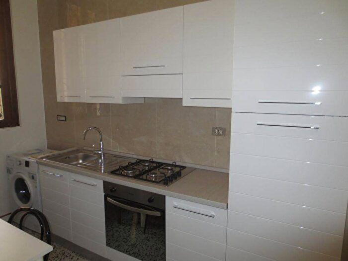 Appartamento trilocale in affitto in Via Ciro Menotti, Indipendenza, Milano