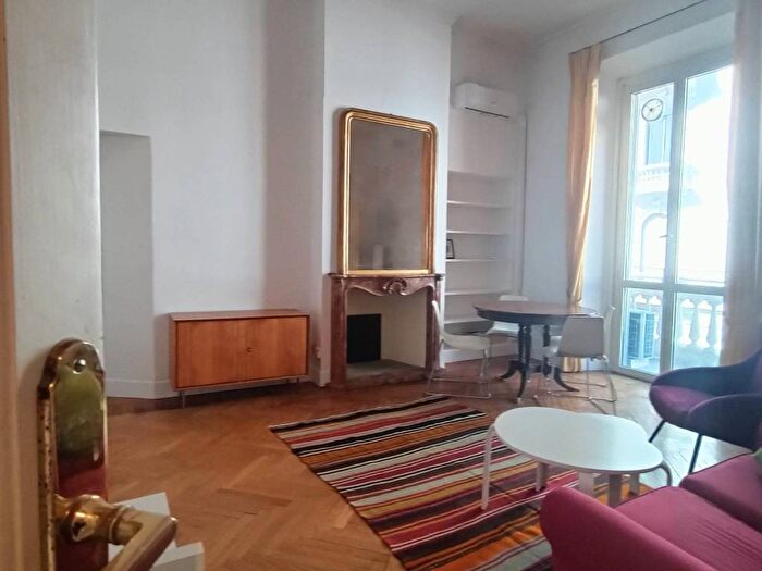Appartamento trilocale in affitto in Via Carroccio, Corso Genova, Milano