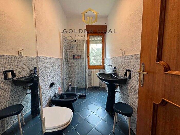 Appartamento con 7 locali in vendita in Via Bulgaria, Olbia