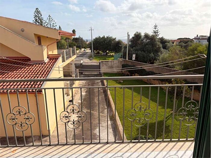 Casa trilocale in affitto in Fontane Bianche, Siracusa
