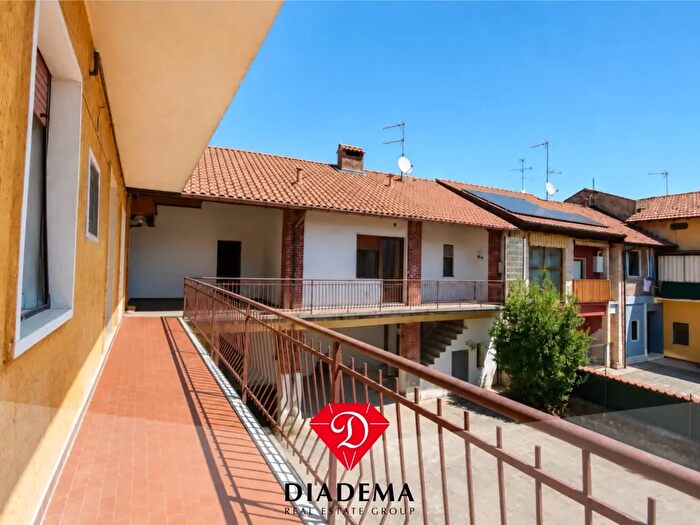 Appartamento trilocale in vendita in Via Matteotti, Vedano Olona