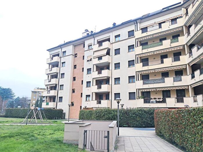 Appartamento trilocale in affitto in Via Alessandro Volta, San Carlo San Paolo, Rho