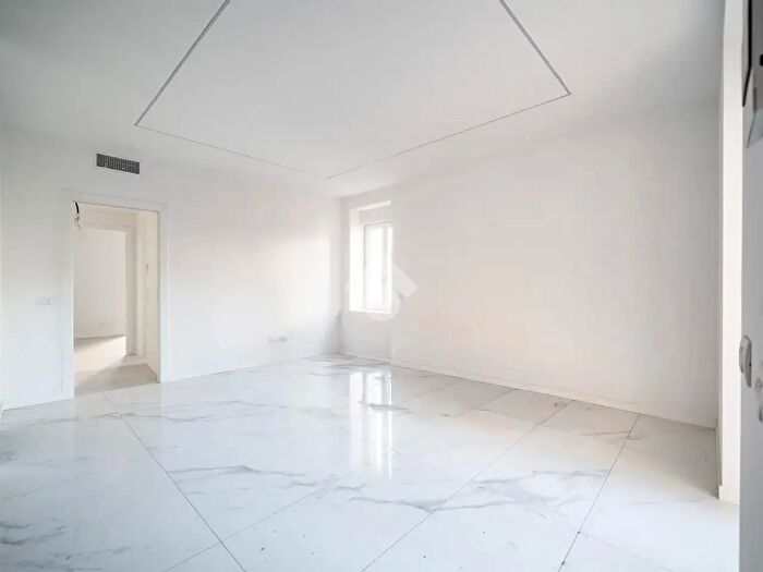 Appartamento trilocale in vendita in Via Giacinto Longoni, Oggiono