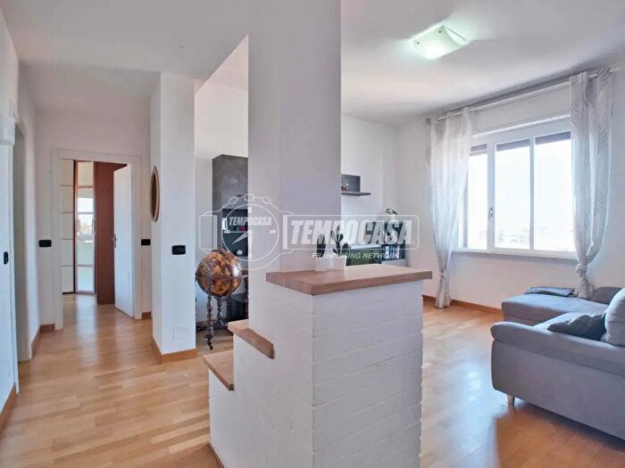 Appartamento trilocale in vendita in Via Luigi Camoletti, Novara