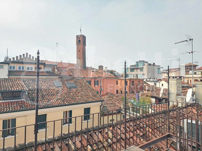 Appartamento con 7 locali in vendita in Piazza dei Signori, Treviso