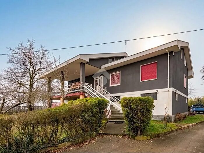 Casa con 5 locali in vendita in Via Volpiano, Leini'
