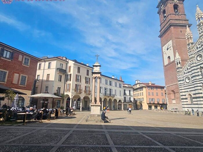 Appartamento trilocale in affitto in Centro Storico, Monza