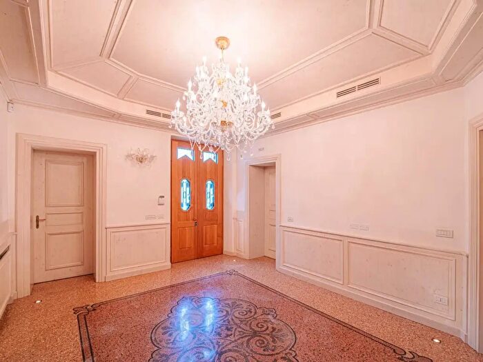 Casa con 8 locali in vendita in Udine