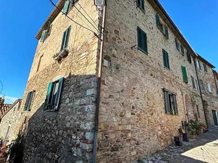 Appartamento quadrilocale in vendita in Via Cavour, Suvereto