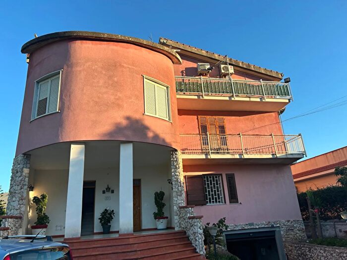 Appartamento con 7 locali in vendita in Via Molara, Palermo