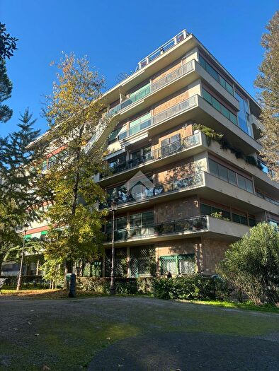 Appartamento quadrilocale in affitto in Largo Messico, Roma