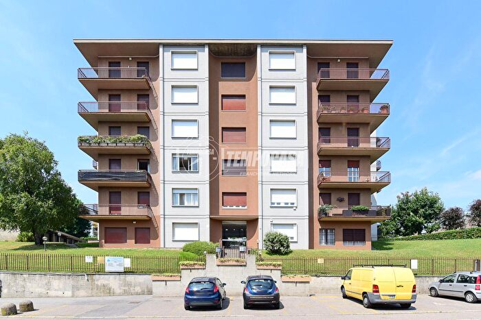 Appartamento trilocale in vendita in Via Ettore Brambilla, Cantu