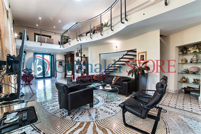 Casa con 10 locali in vendita in Grottaglie