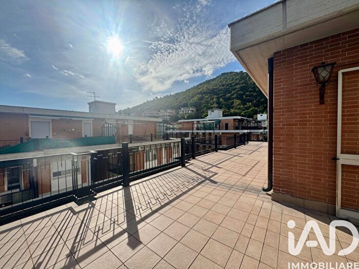 Appartamento quadrilocale in vendita in Via Michelangelo, Borghetto Santo Spirito