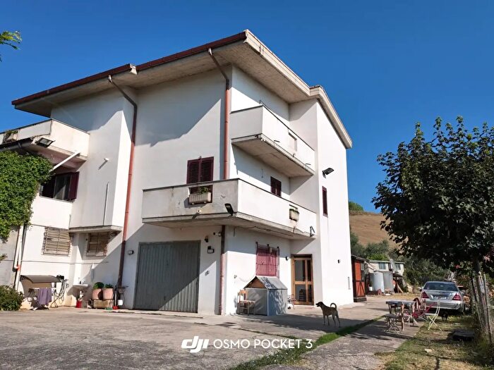 Casa con 7 locali in vendita in Contrada Crocifisso, Penne