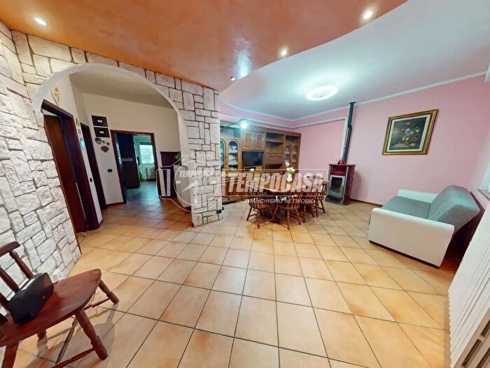 Appartamento trilocale in vendita in Via Aldo Moro, Cadorago