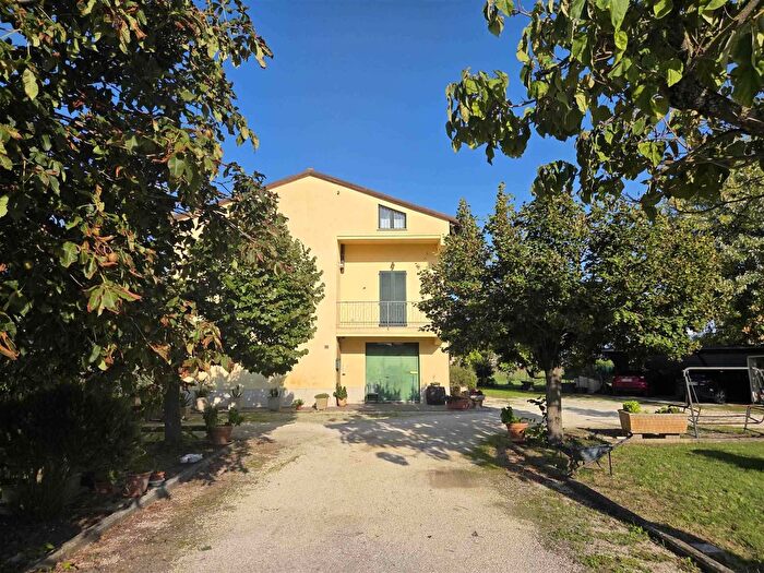 Casa con 6 locali in vendita in Via Assisi, Cannara