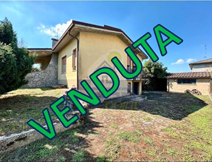 Casa quadrilocale in vendita in Via della Resistenza, Formigara