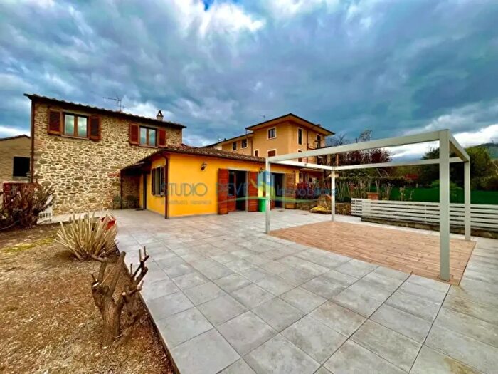 Casa con 6 locali in vendita in Via Biccimurri, Larciano