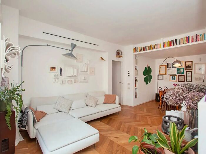 Appartamento trilocale in vendita in Via Luigi Canonica, Milano