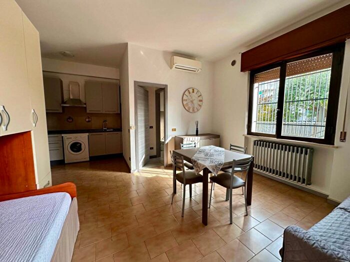 Appartamento monolocale in affitto in Via Bartolomeo Giuliari, Borgo Roma, Verona