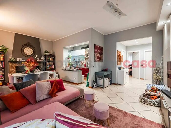 Appartamento trilocale in vendita in Via Alfieri, Corsico