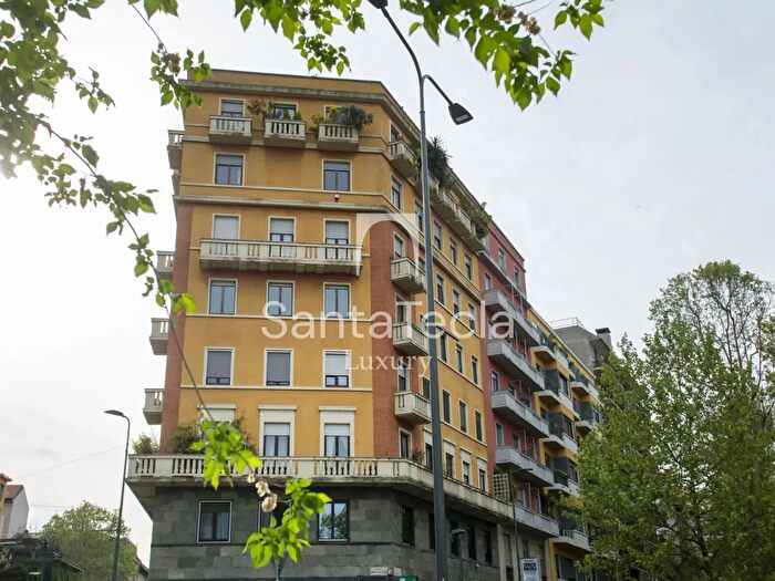 Appartamento trilocale in vendita in Via Gaio, Milano