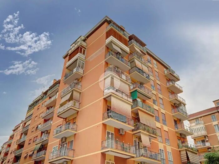 Appartamento bilocale in vendita in Via Latisana, Roma