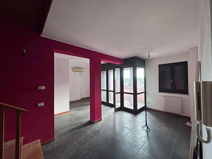 Appartamento trilocale in vendita in Piazza Le Petit, Ponte Lambro