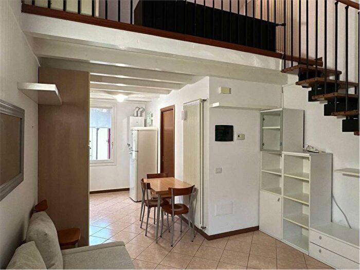 Appartamento bilocale in affitto in Via Alessandro Rossi, Ferrovieri Sant'Agostino, Vicenza